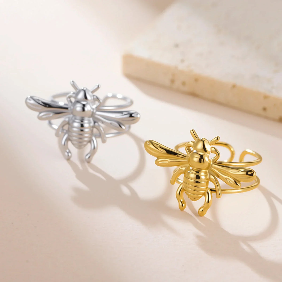 Anillo abeja con piedras para mujer 