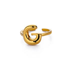 Anillo ajustable con inicial color oro - letra 