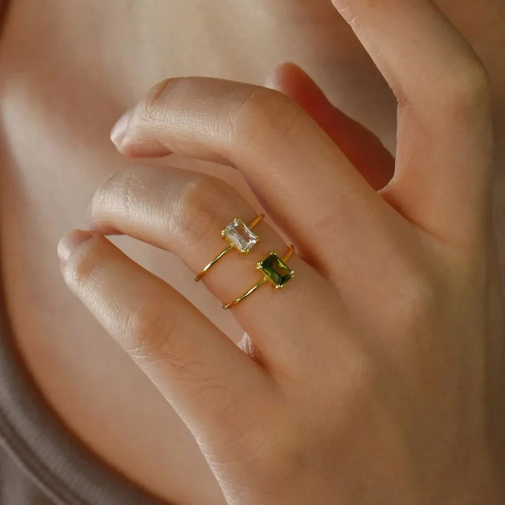 Anillo ajustable con piedra de nacimiento rectangular 