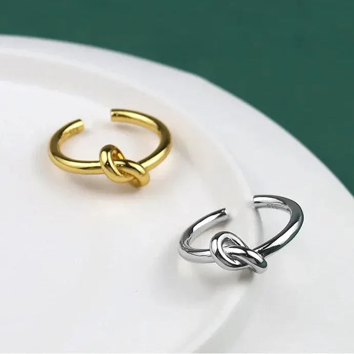Anillo ajustable con nudo 