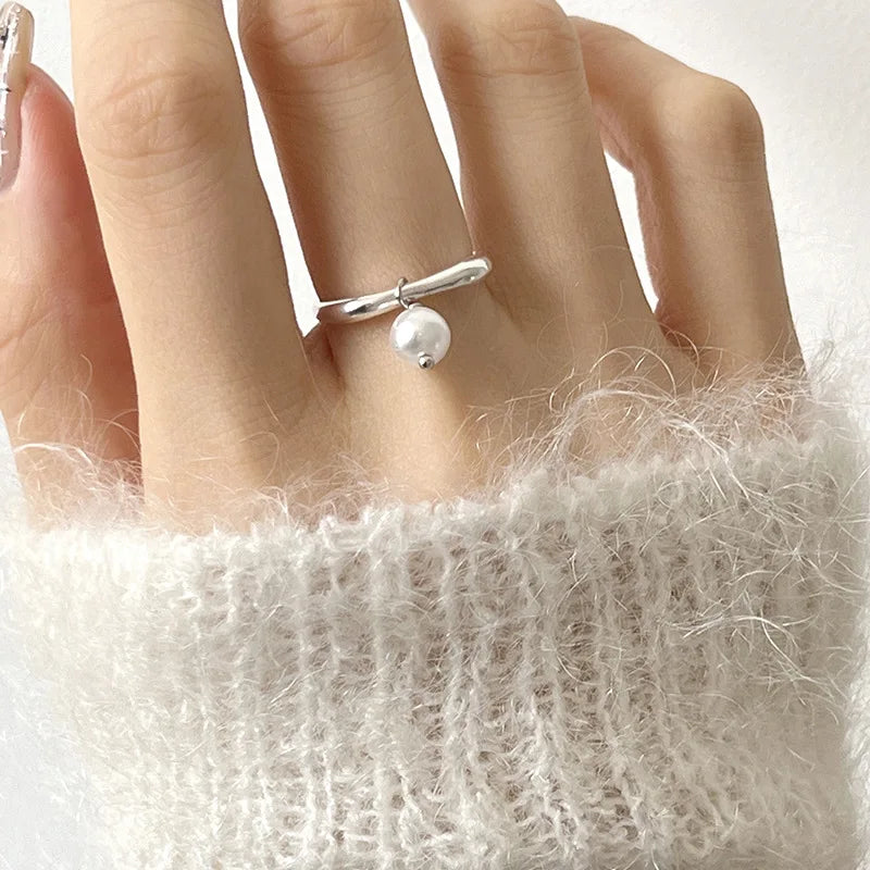 Anillo para Mujer con Perla Blanca en Circonio