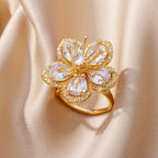 Anillo Flor de 5 Pétalos con Circonio blanco