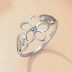 Anillo de Flor de 5 Pétalos y Circonio plateado