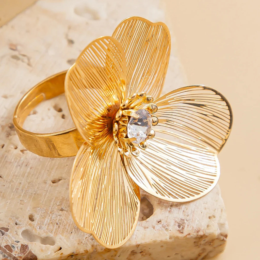 Delicate Large Flower Band Ring gold