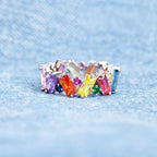 Anillo geométrico arcoíris 