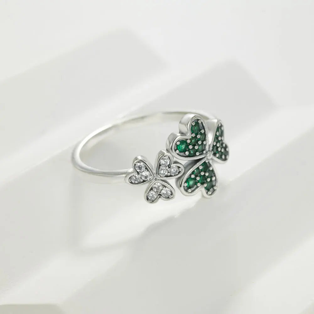 Anillo con Corazones en Circón Verde Trébol de 3 Hojas