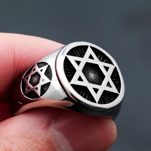 Bague avec étoiles de David gravées symbolique juive