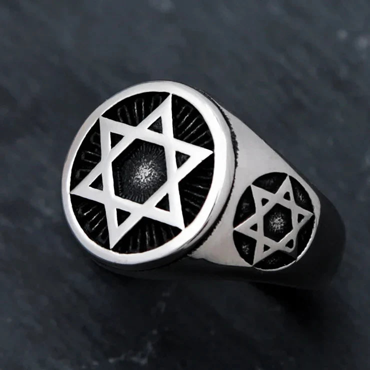 Anillo con estrellas de David grabadas, símbolo judío 
