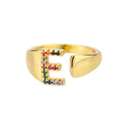 Bague large personnalisée avec initiale arc-en-ciel e