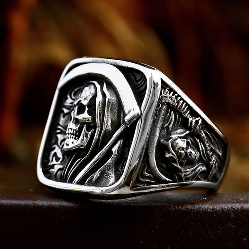 Bague Carrée avec Tête de Mort