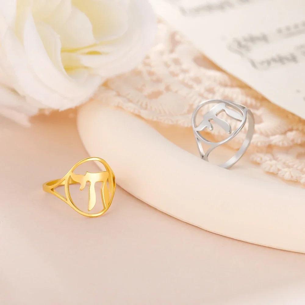 Bague creuse avec le symbole de vie juive Chai 