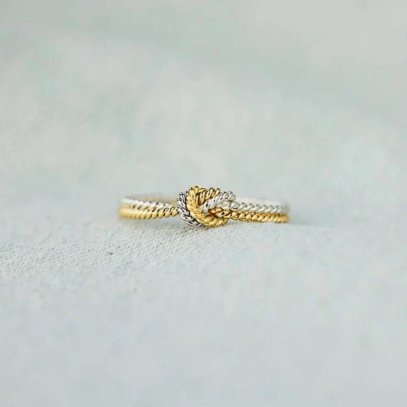 Anillo elegante con lazo 