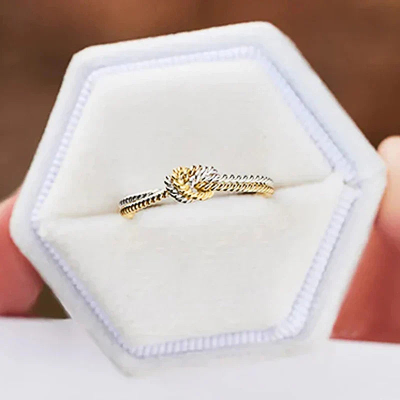 Anillo elegante con lazo 