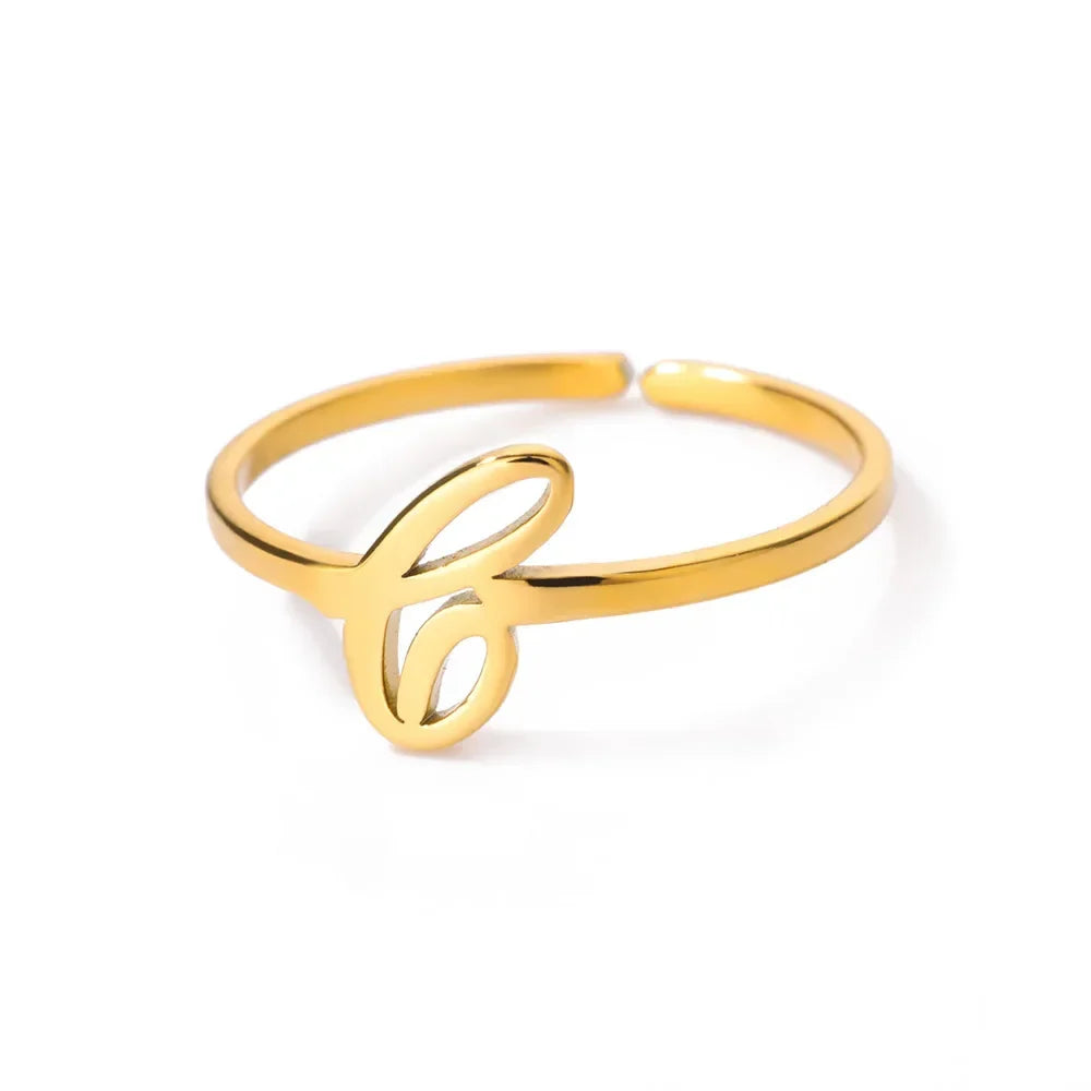 Bague fine personnalisée avec initiale j