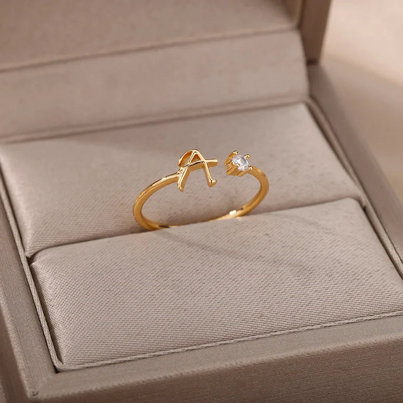 Anillo fino para mujer con inicial - letra 