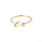 Anillo fino para mujer con inicial - letra 