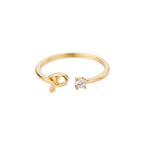 Anillo fino para mujer con inicial - letra 