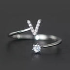 Bague initiale femme - lettre v