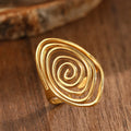Anillo ancho con espiral tallada