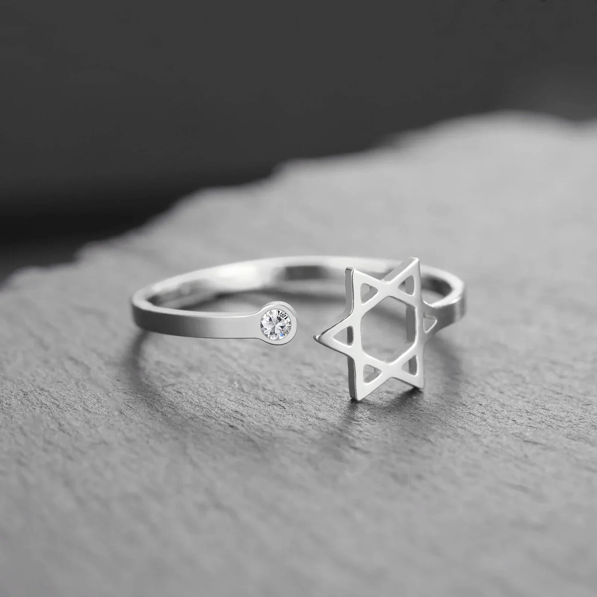 Open ring with the symbolic Jewish Star of David