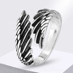 Bague plume argentée pour homme