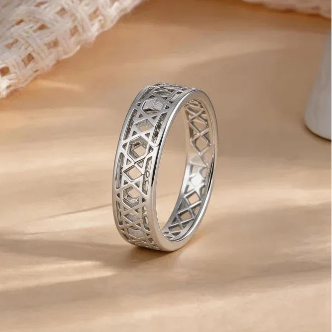 Women's ring with symbolic Jewish Star of David