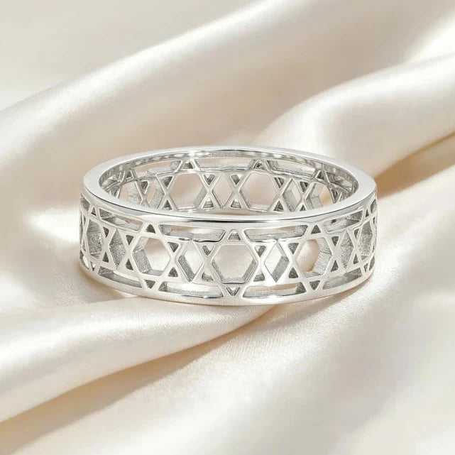 Women's ring with symbolic Jewish Star of David