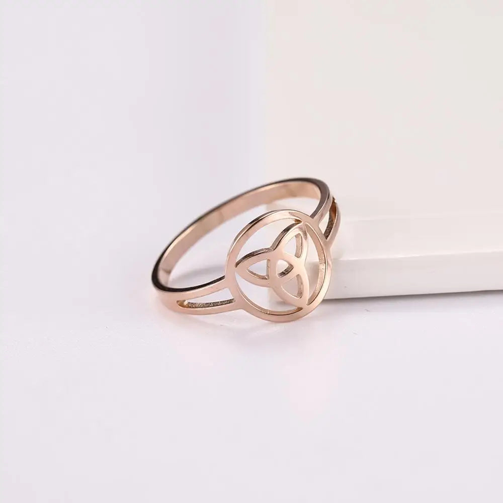 Irish Trinity Knot Triquetra Ring rose gold