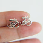 Pendiente Budista Om plateado