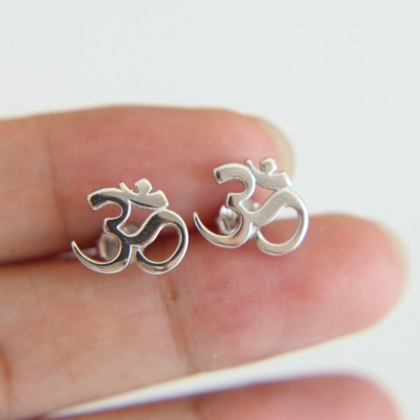 Pendiente Budista Om plateado