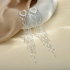 Pendientes con pompones que realzan el rostro 