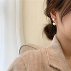 Boucles d'Oreilles Clou en Perles Blanches Coeur