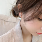 Boucles d'Oreilles Clou en Perles Blanches Coeur