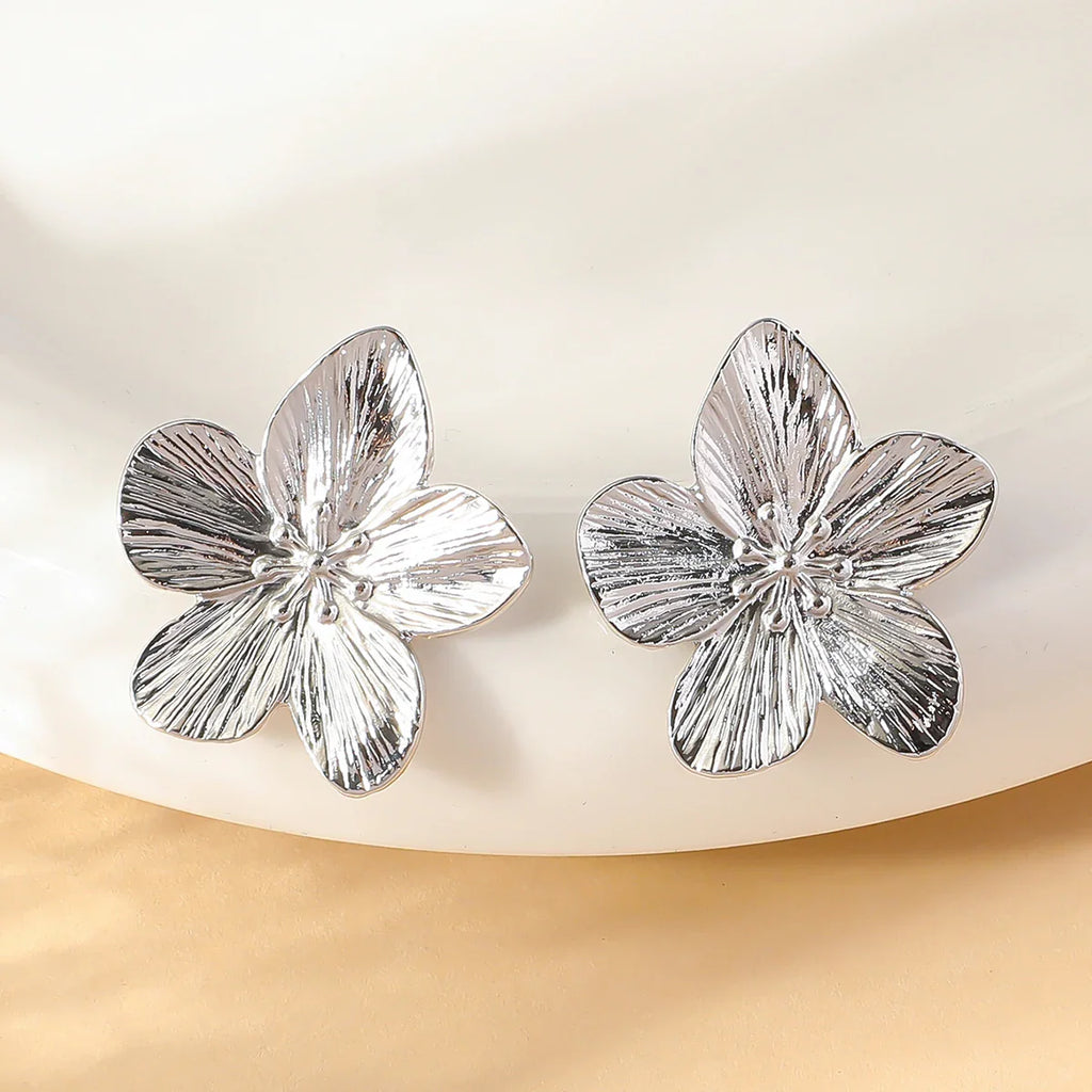 Five-Petal Flower Stud Earrings silver