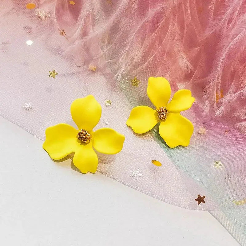 Pendientes de Clavo Flor Cuatro Pétalos amarillo