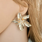 Pendientes de Botón Gran Flor Asimétrica oro