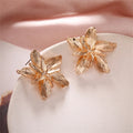 Pendientes de Botón Gran Flor Asimétrica oro