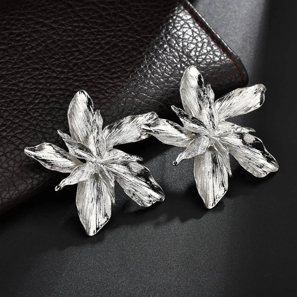 Pendientes de Botón Gran Flor Asimétrica plata