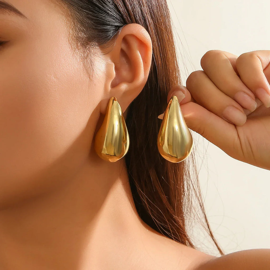 Pendientes de Clavo Gota de Agua Grande oro