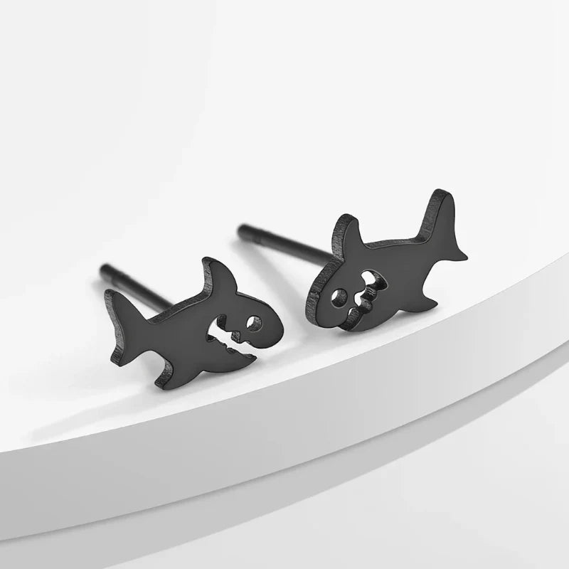 Pendientes de Clavo de Tiburón en negro