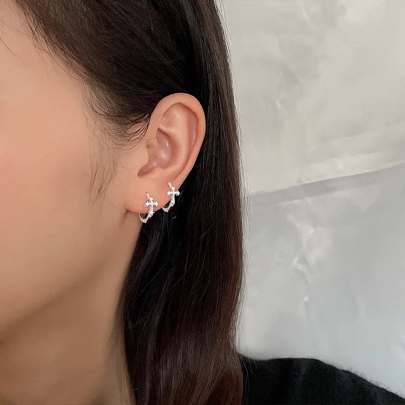 Boucles d'Oreilles Créoles Croix de Jésus avec Zircon