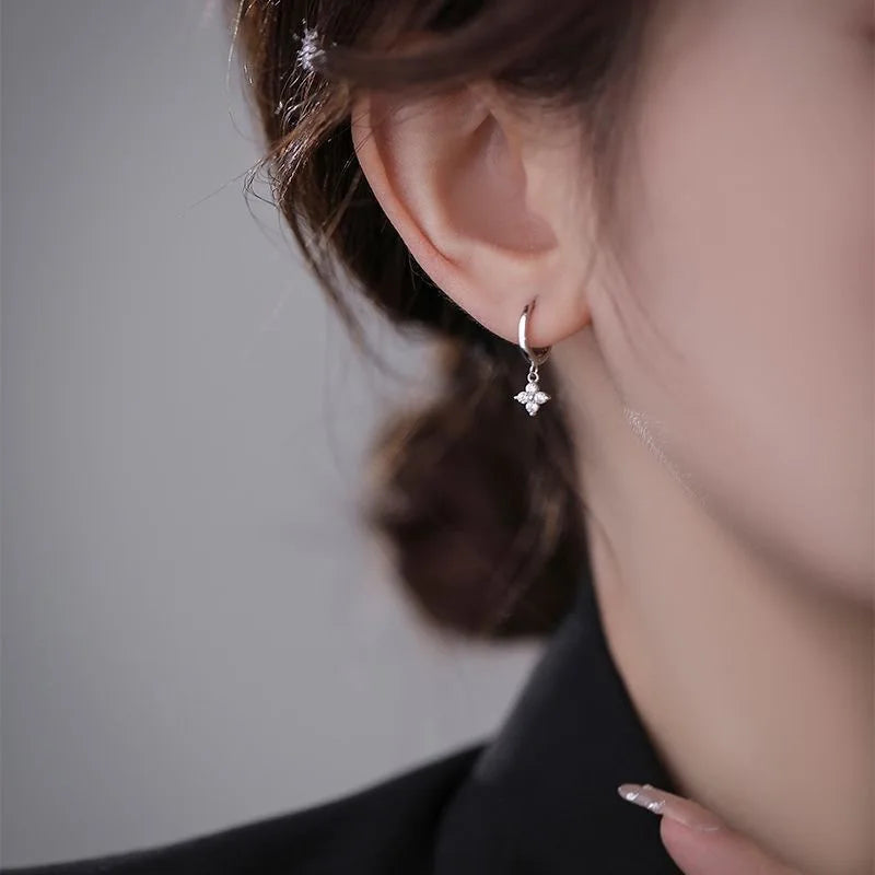 Pendientes de Aro Flor de Circonio plata