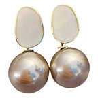 Pendientes de Estilo Retro con Perlas Blancas beige