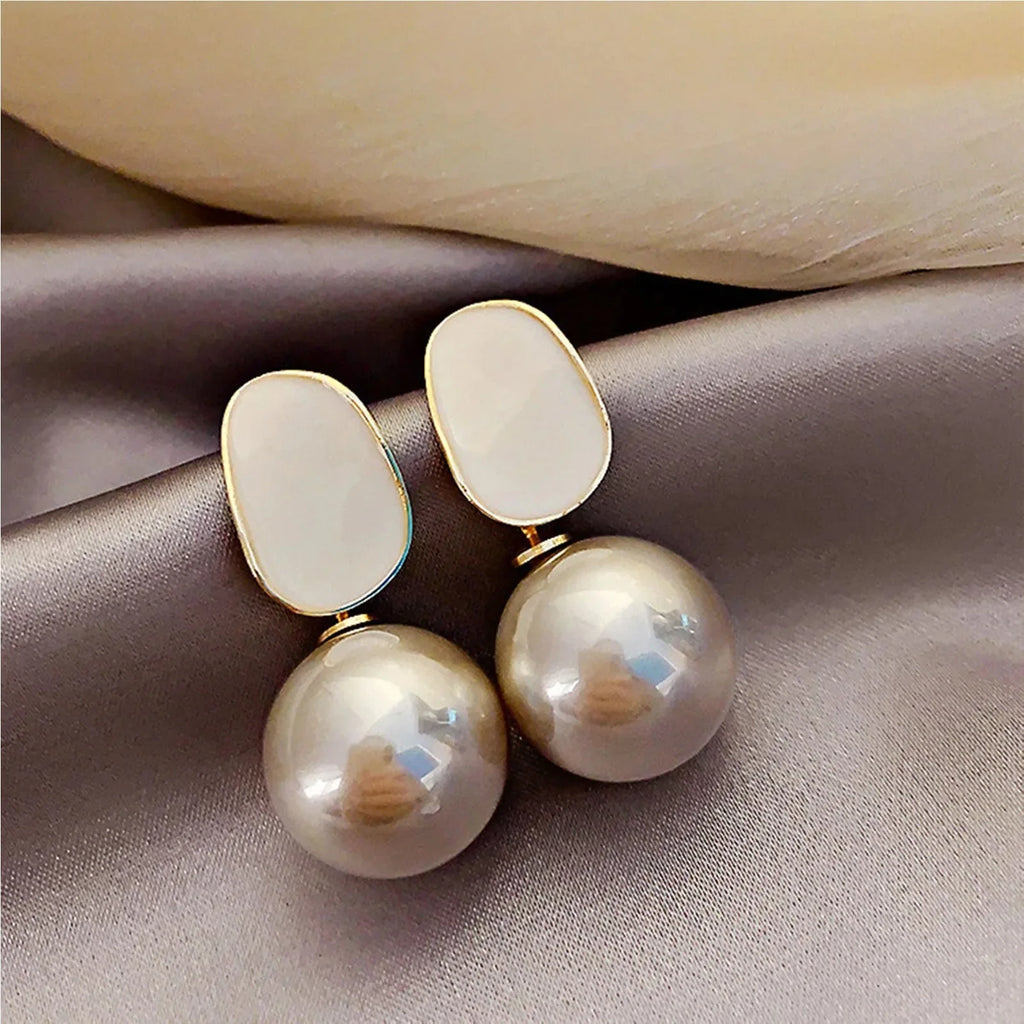 Pendientes de Estilo Retro con Perlas Blancas beige