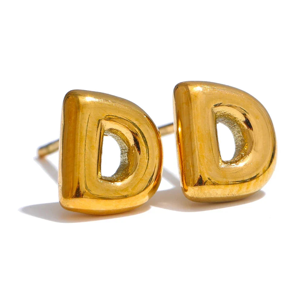 Pendientes dorados con inicial - letra 