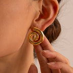 Pendientes en forma de espiral con relieve