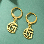 Boucles d'oreilles pendantes avec le symbole de vie Chai sur croissant de lune or