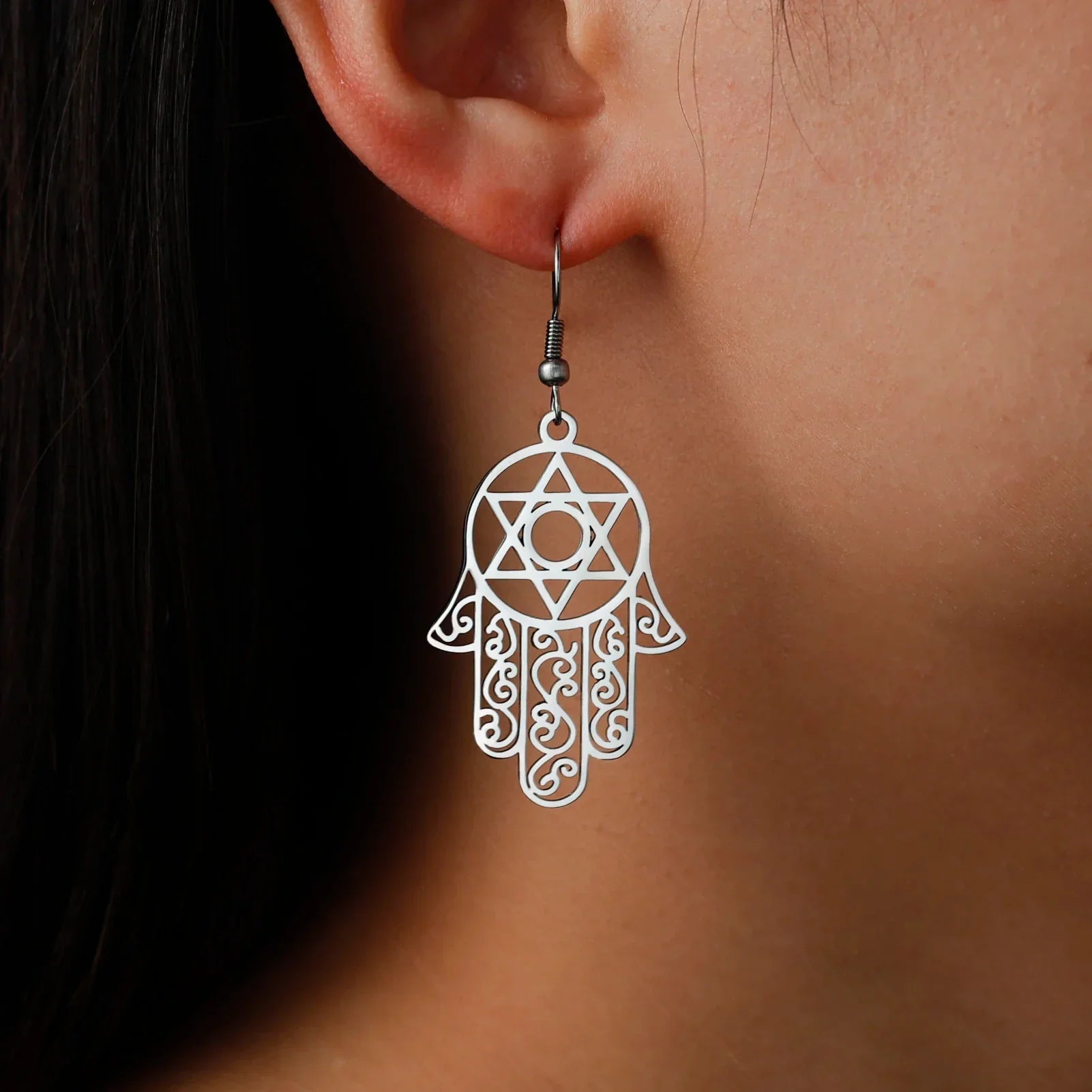 Boucles d'oreilles pendantes avec le symbole juif de protection main de Fatma et étoile de David argent