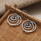 Boucles d'oreilles pendantes avec spirale ciselée