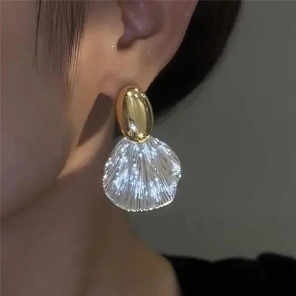 Shell-Shaped Dangle Earrings in the Form of Scallop Shells